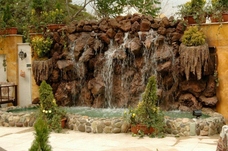 آبنمای ساخته با پوکه معدنی